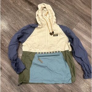 LL Bean Women’s Mountain Classic Anorak - natural/mineral blue